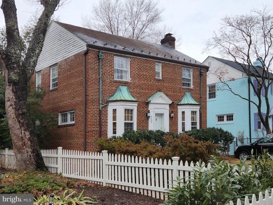 Exterior, Facade, Brick Facade, Georgian