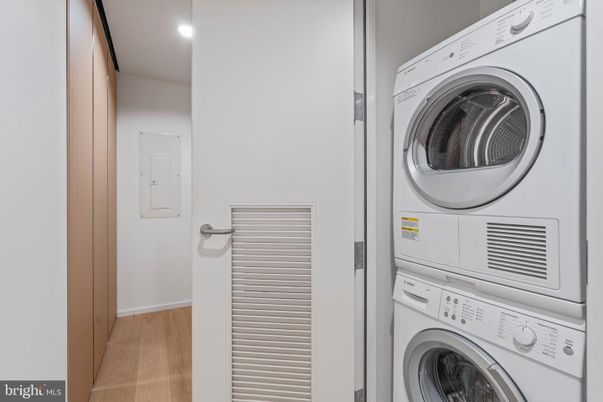Interior, Utility Closets, Washer, Wood Texture Flooring