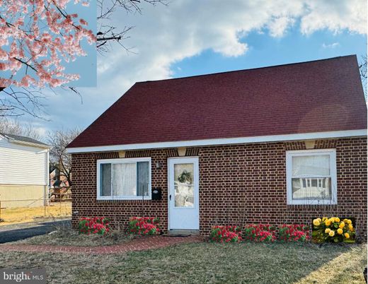 Exterior, Facade, Brick Facade, Cape Cod