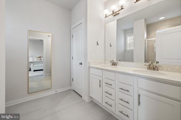 Bathroom, Dual Sink Vanities, Interior, Recessed Lighting
