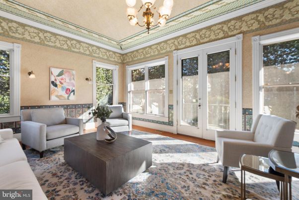 Chandelier, Interior, Living room