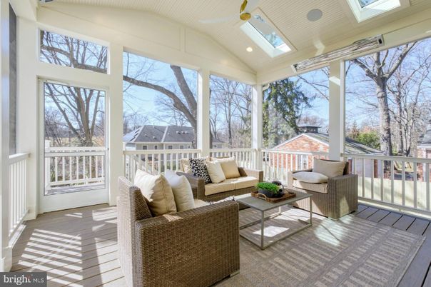 Interior, Living room, Recessed Lighting, Sun Room, Wood Texture Flooring