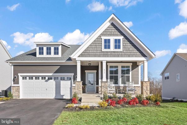 Attached, Exterior, Facade, American Craftsman
