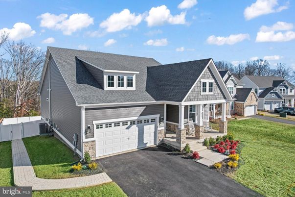 Attached, Exterior, Facade, Cape Cod