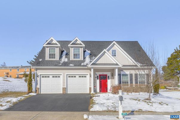 Attached, Exterior, Facade, Cape Cod