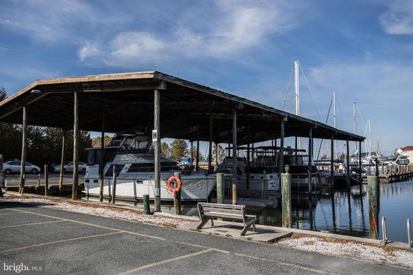 Exterior, Lake