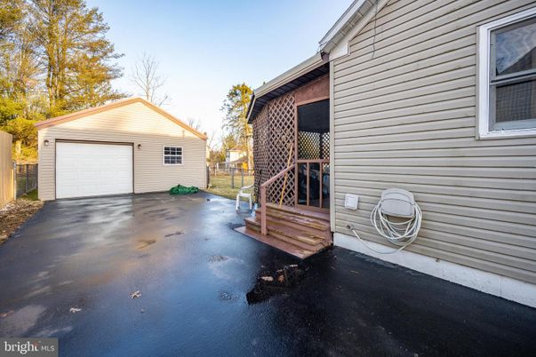 Detached Garage, Exterior