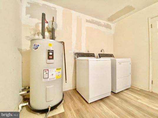 Interior, Washer, Wood Texture Flooring