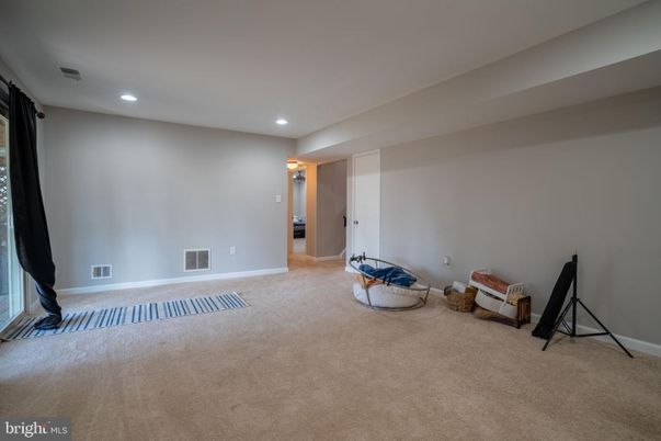 Empty room, Interior, Recessed Lighting