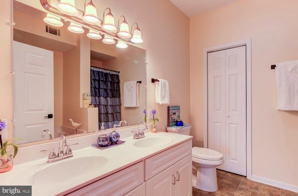 Bathroom, Dual Sink Vanities, Interior