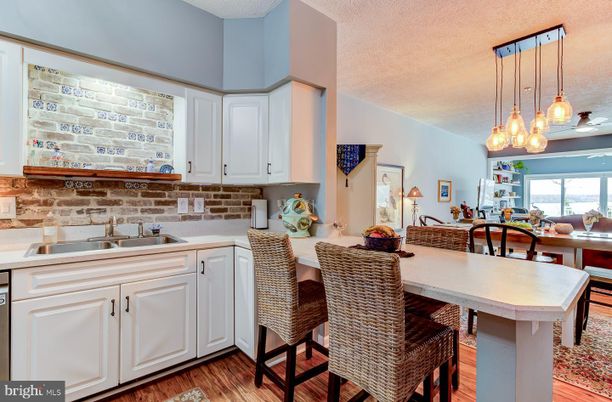 Dining room, Interior, Kitchen, Pendant Lights, Wood Texture Flooring