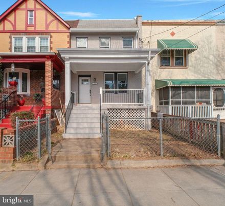 Exterior, Facade, Brick Facade, Queen Anne Victorian