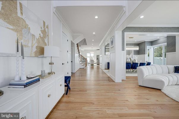 Chandelier, Dining room, Interior, Recessed Lighting, Wood Texture Flooring