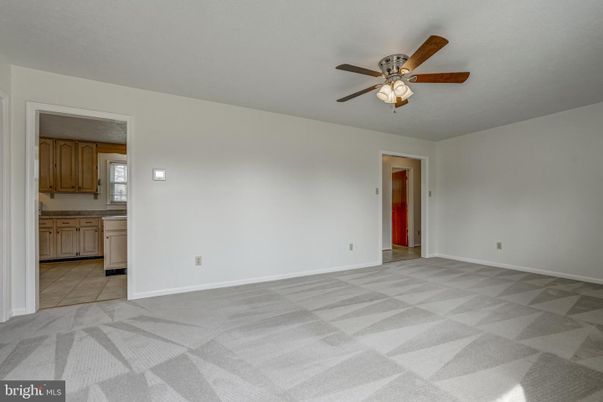 Empty room, Interior
