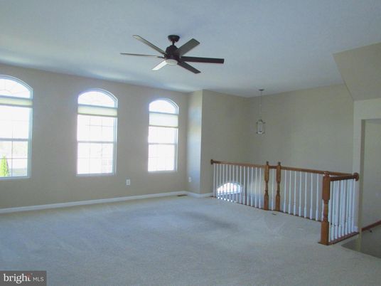 Empty room, Interior, Pendant Lights