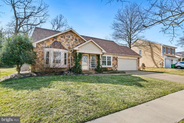 Attached, Exterior, Facade, Ranch