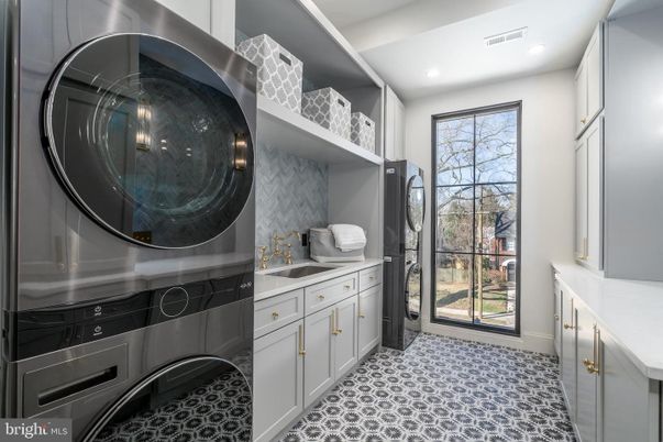 Interior, Recessed Lighting, Utility Closets, Washer