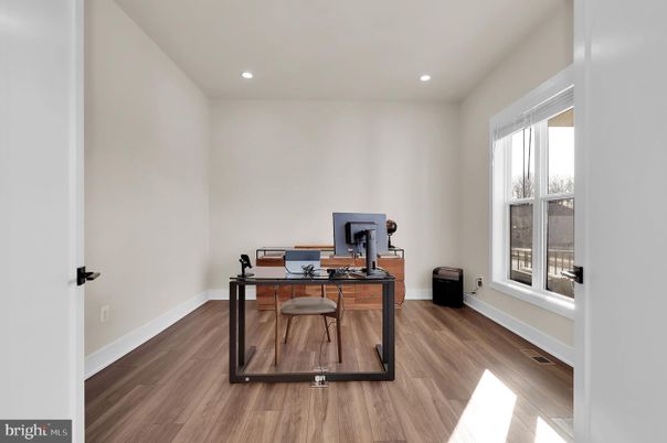 Home Office, Interior, Recessed Lighting, Wood Texture Flooring