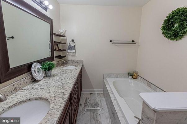 Bathroom, Dual Sink Vanities, Interior