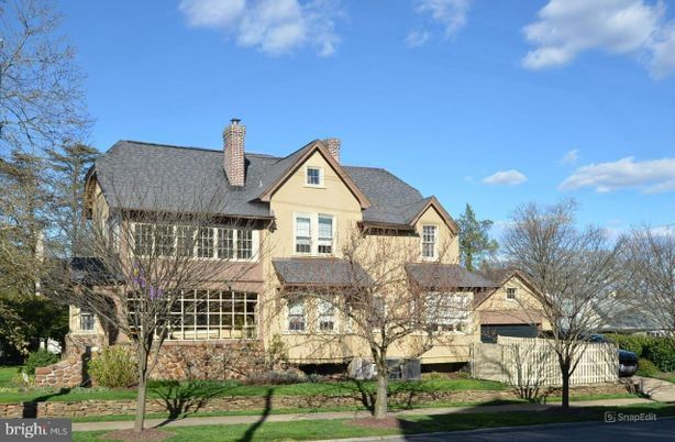 Attached, Exterior, Facade, French Provincial