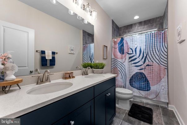 Bathroom, Dual Sink Vanities, Interior, Recessed Lighting