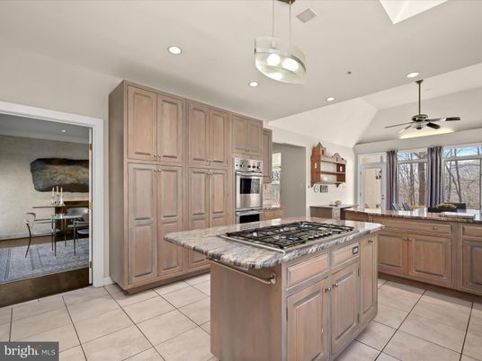 Dining room, Interior, Kitchen, Pendant Lights, Recessed Lighting, Stainless Steel Appliances