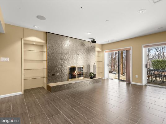 Dining room, Fireplace, Interior, Recessed Lighting, Wood Texture Flooring