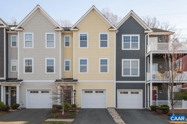 Attached, Exterior, Facade, Rowhouse