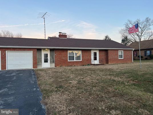 Attached, Exterior, Facade, Brick Facade, Cape Cod