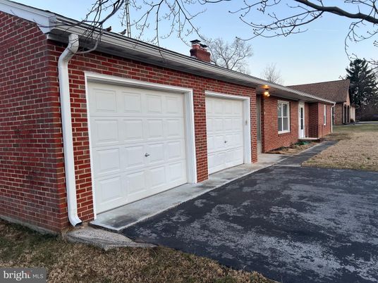 Detached Garage, Exterior