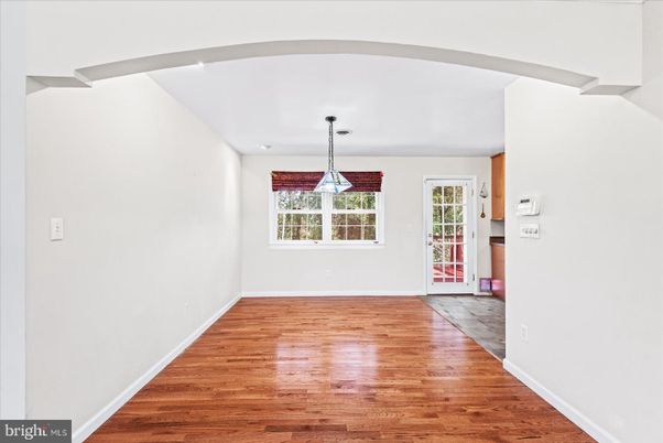 Empty room, Interior, Pendant Lights, Wood Texture Flooring