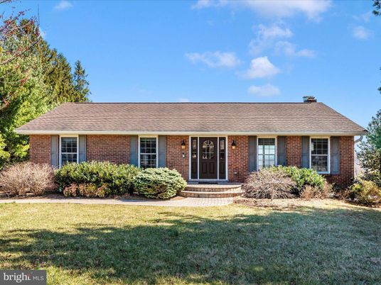 Exterior, Facade, Brick Facade, Ranch
