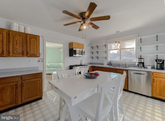 Dining room, Interior, Kitchen, Pendant Lights, Stainless Steel Appliances