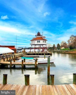 Exterior, Lake