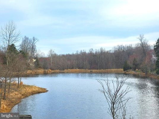 Exterior, Lake