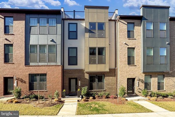 Exterior, Facade, Brick Facade, Rowhouse