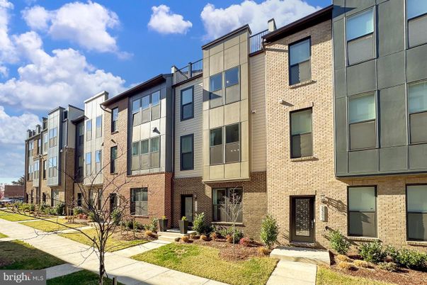 Exterior, Facade, Brick Facade, Rowhouse