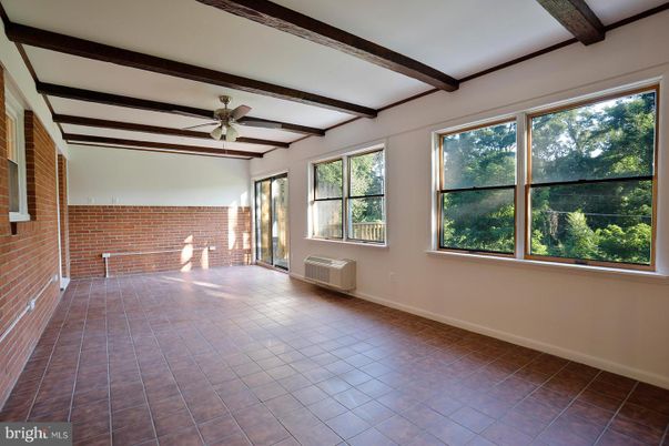 Empty room, Interior, Stone Walls, Wooden Beams