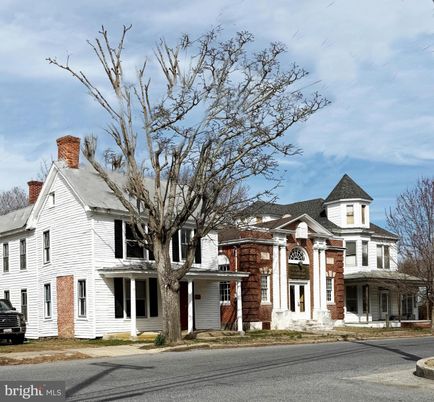 Exterior, Facade, Queen Anne Victorian