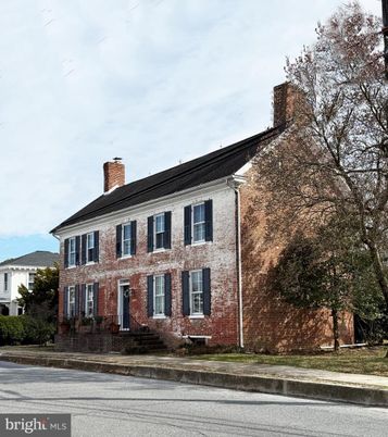Exterior, Facade, Brick Facade, Georgian