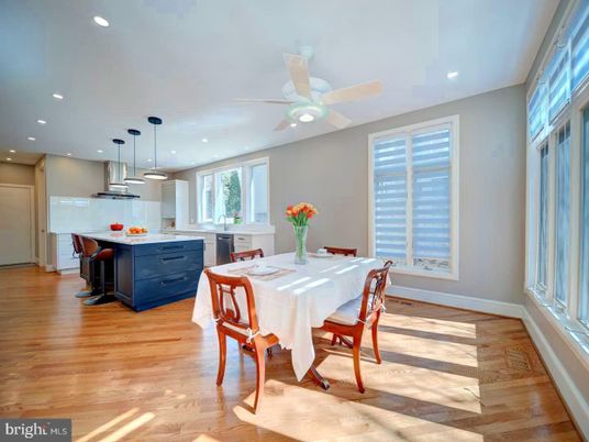 Dining room, Interior, Kitchen, Pendant Lights, Recessed Lighting, Wood Texture Flooring