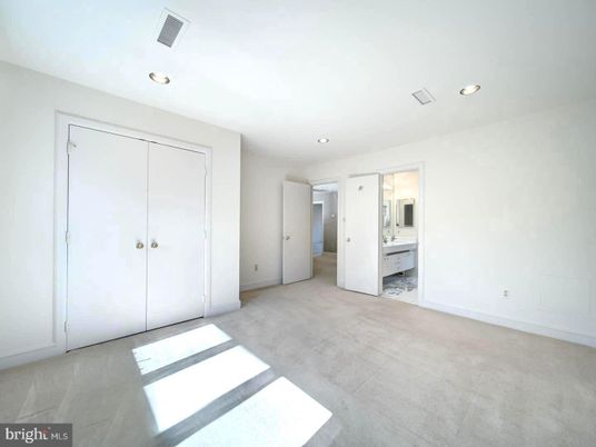 Bathroom, Empty room, Interior, Recessed Lighting