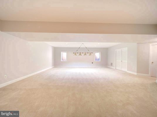 Empty room, Interior, Recessed Lighting