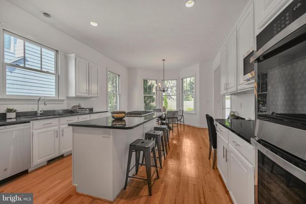 Dining room, Interior, Kitchen, Pendant Lights, Recessed Lighting, Wood Texture Flooring