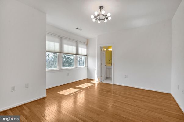 Empty room, Interior, Pendant Lights, Wood Texture Flooring