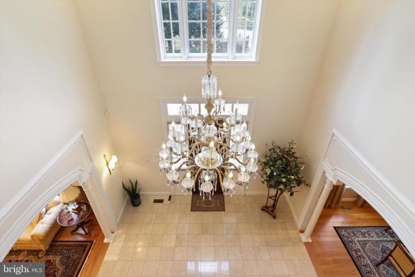 Chandelier, Interior