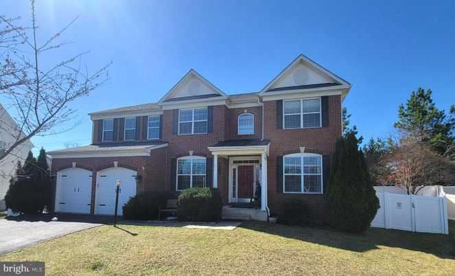 Attached, Exterior, Facade, Brick Facade, Georgian