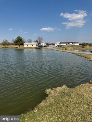 Exterior, Lake