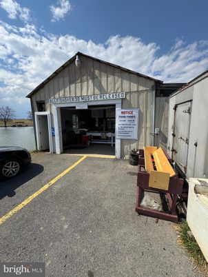 Detached Garage, Exterior