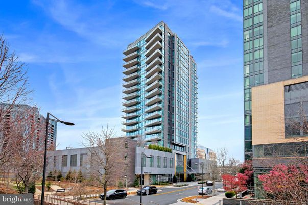 Exterior, Facade, Highrise